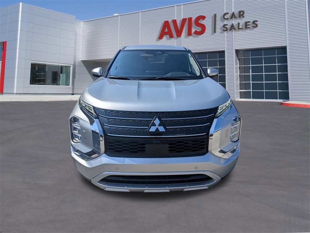 2024 Mitsubishi Outlander SE photo 2