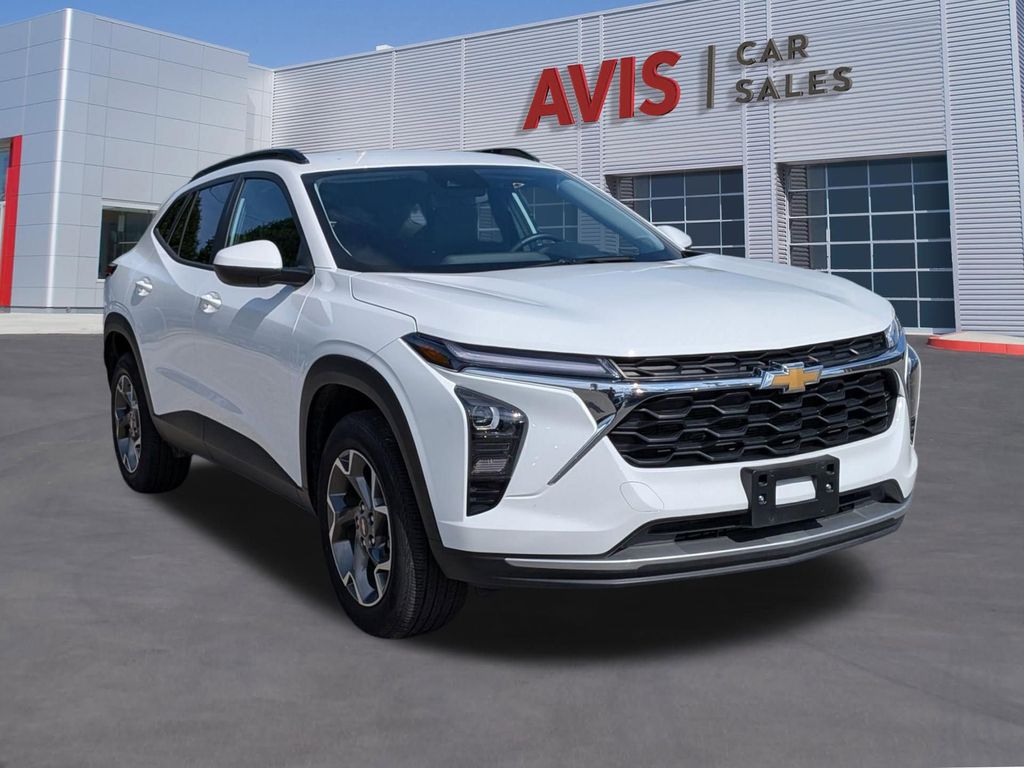 Thumbnail: 2025 Chevrolet Trax - 3