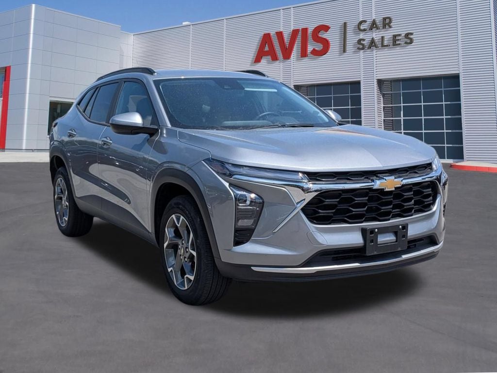 Thumbnail: 2025 Chevrolet Trax - 3