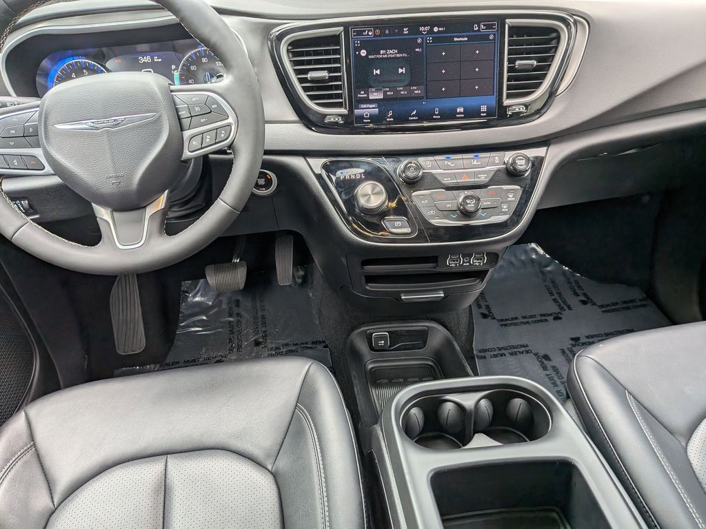 Thumbnail: 2025 Chrysler Pacifica - 24