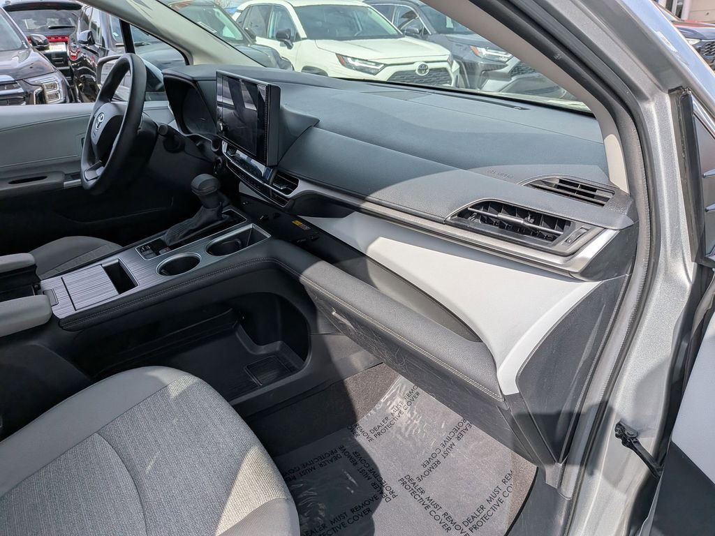 Thumbnail: 2025 Toyota Sienna - 23