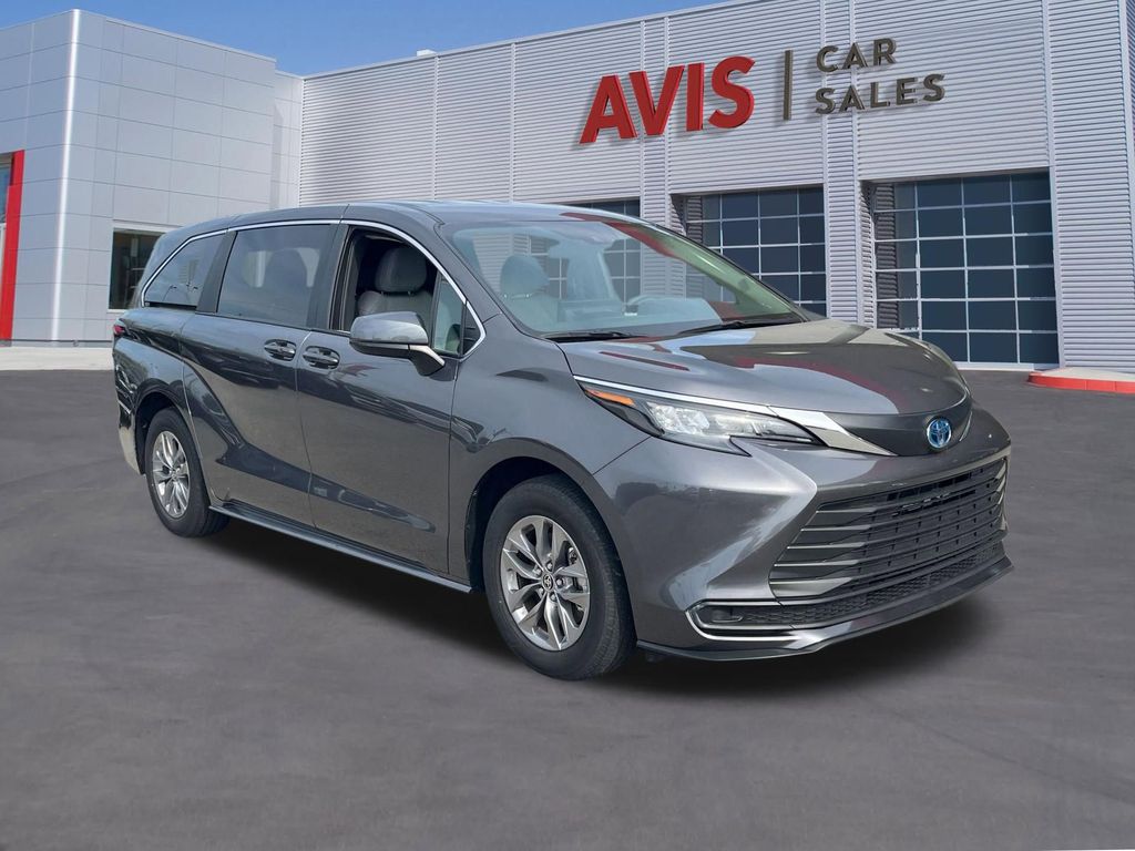 Thumbnail: 2025 Toyota Sienna - 3