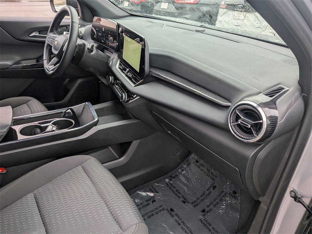 Thumbnail: 2025 Chevrolet Equinox - 32