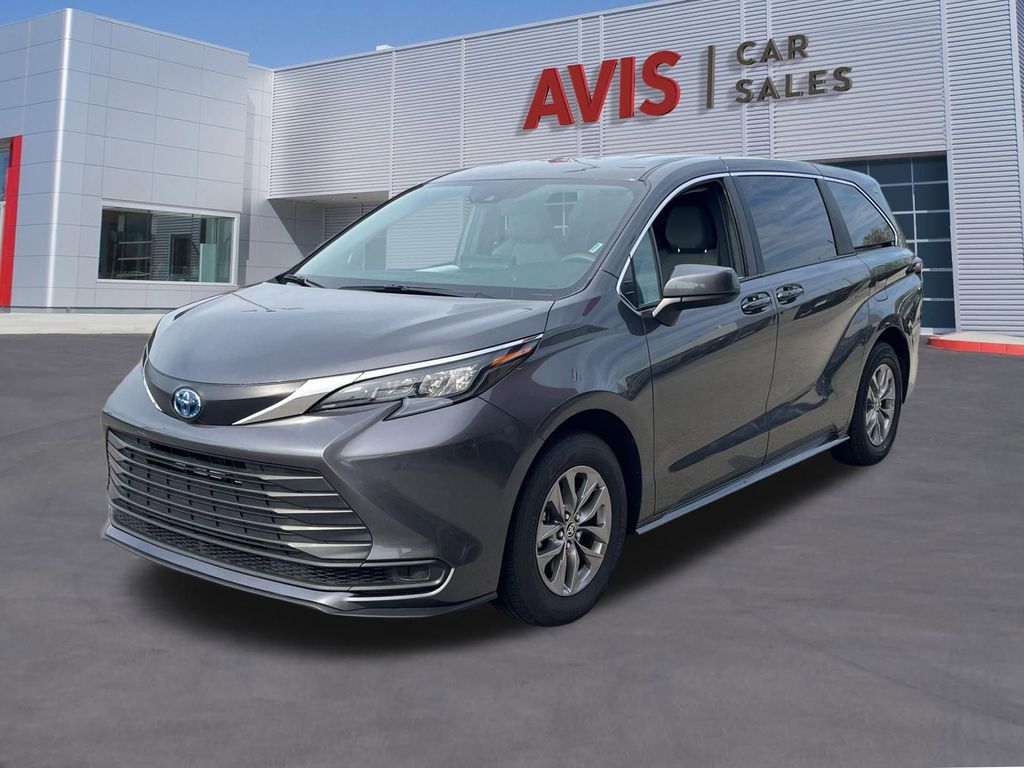 Thumbnail: 2025 Toyota Sienna - 1