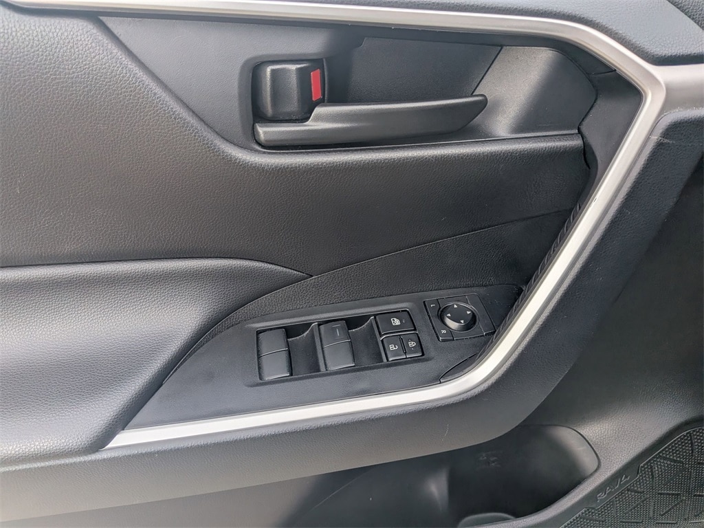 Thumbnail: 2025 Toyota RAV4 - 11