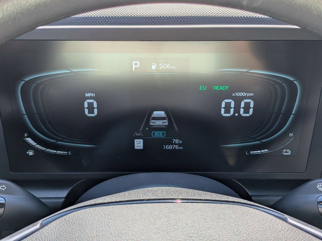 Thumbnail: 2025 Kia Niro - 15