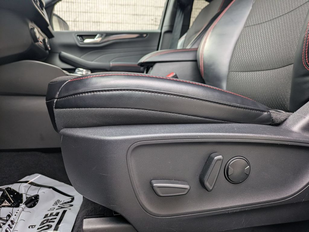 2025 Ford Escape ST-Line - Photo 14