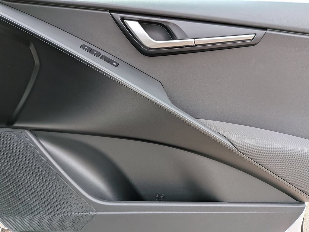Thumbnail: 2025 Kia Niro - 33