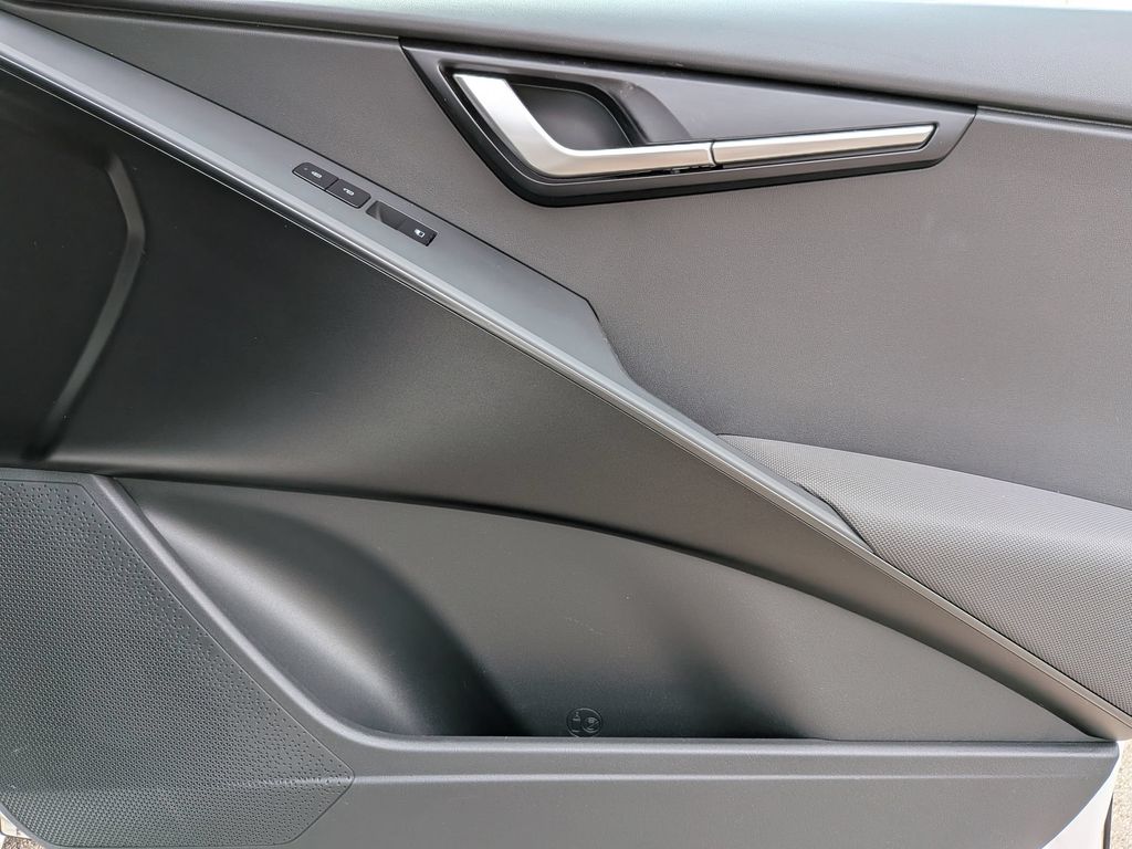Thumbnail: 2025 Kia Niro - 33