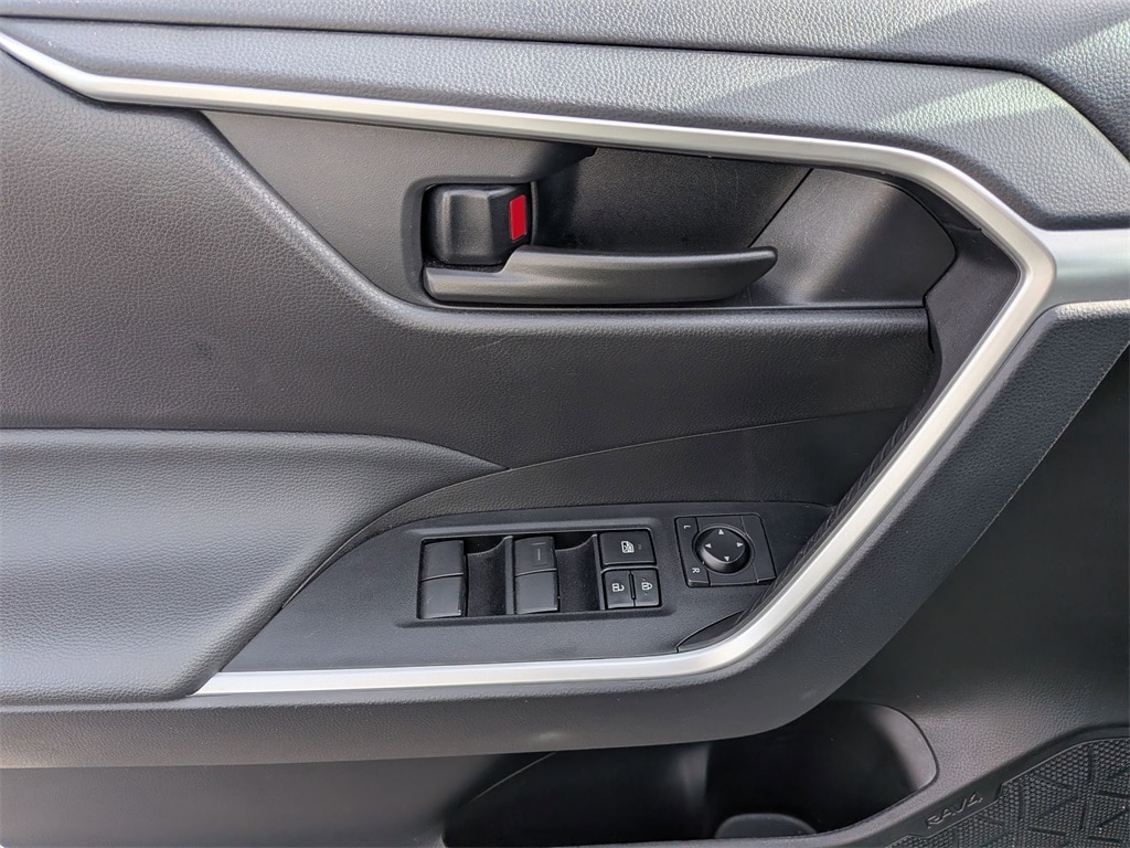 Thumbnail: 2025 Toyota RAV4 - 11