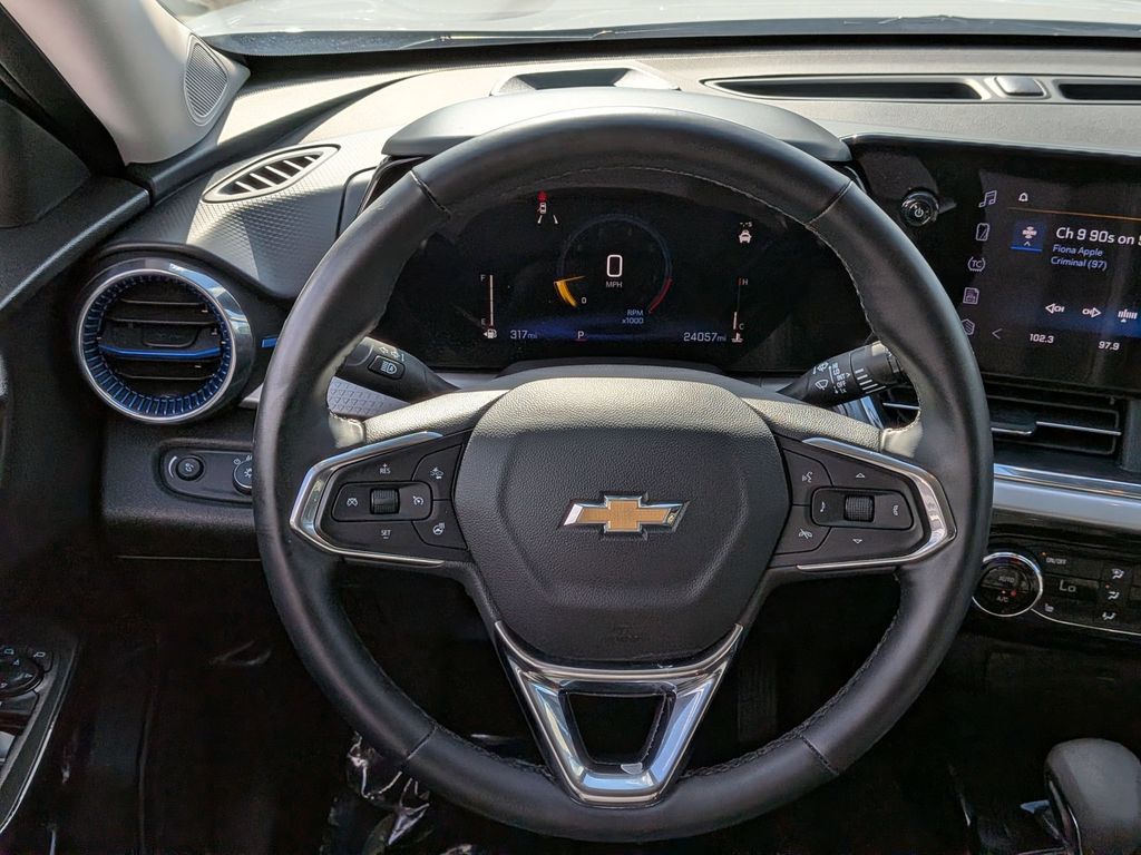 Thumbnail: 2025 Chevrolet Trax - 22