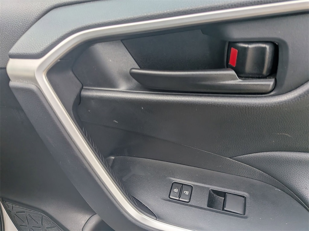 Thumbnail: 2025 Toyota RAV4 - 33