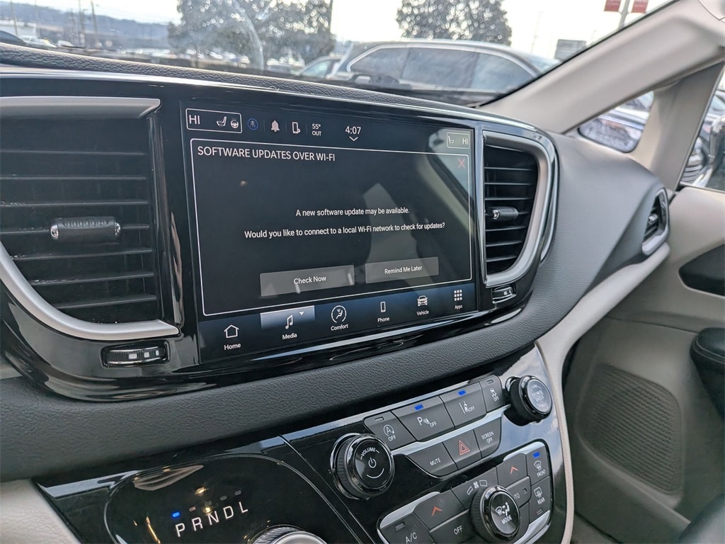 Thumbnail: 2024 Chrysler Pacifica - 17