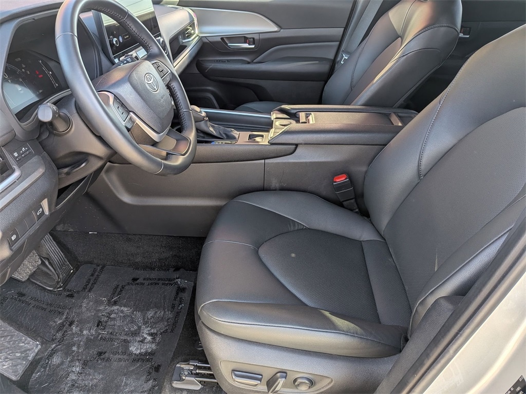 Thumbnail: 2025 Toyota Grand Highlander - 24