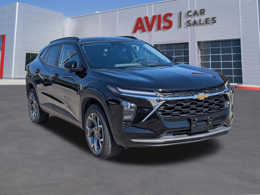 Thumbnail: 2025 Chevrolet Trax - 3