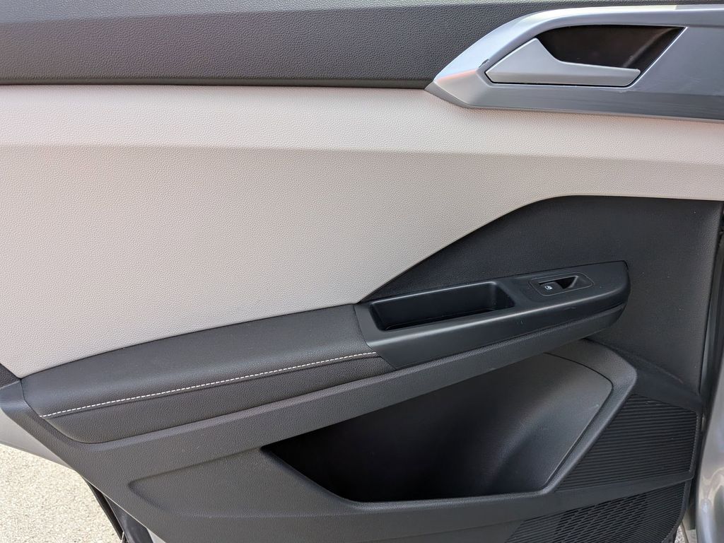 Thumbnail: 2025 Volkswagen Taos - 23