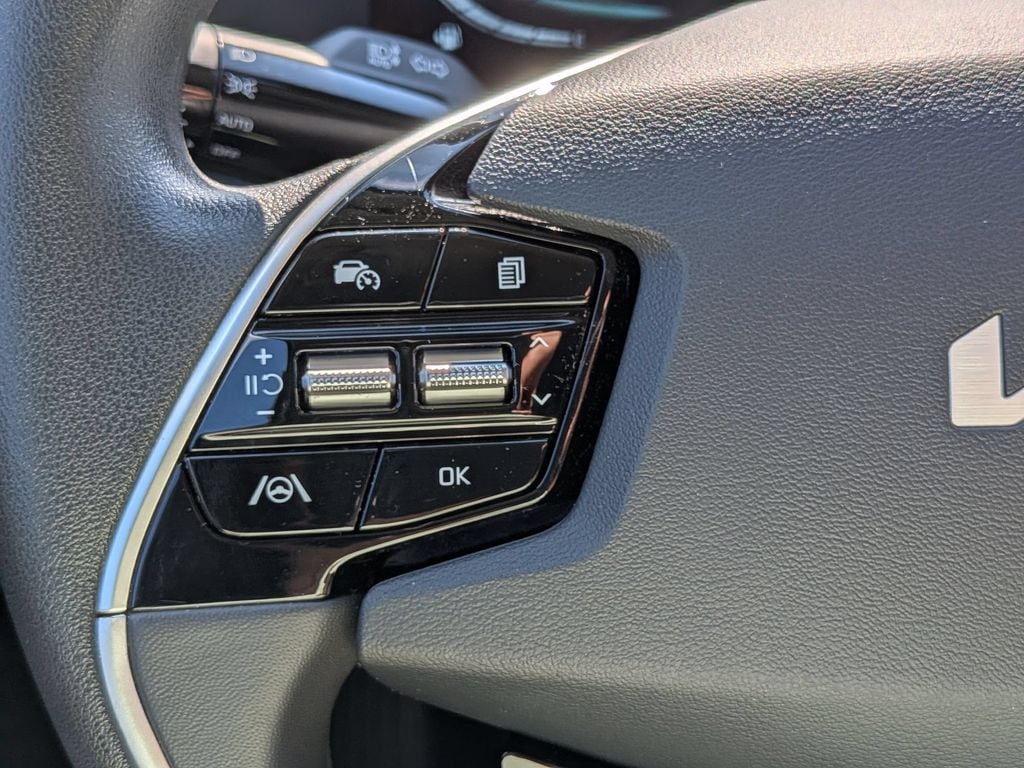 Thumbnail: 2025 Kia Niro - 19