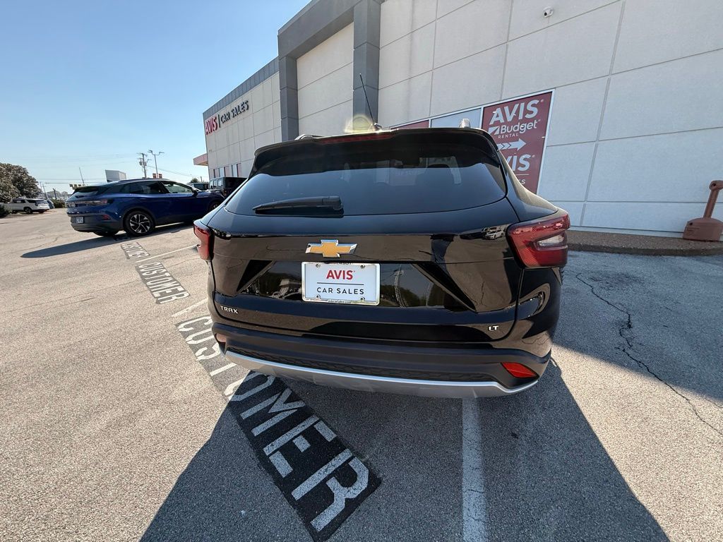 Thumbnail: 2025 Chevrolet Trax - 4