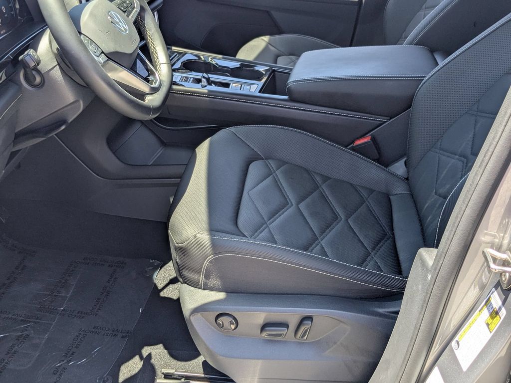 2025 Volkswagen Atlas Cross Sport SE w/Tech - Photo 24