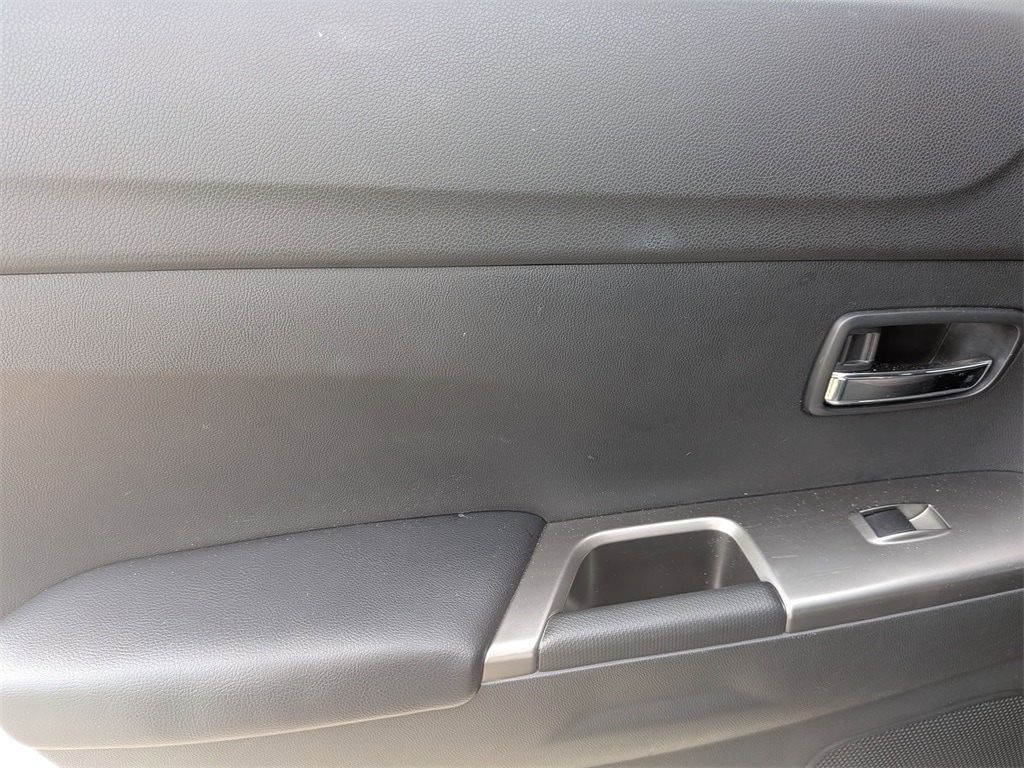 Thumbnail: 2024 Mitsubishi Outlander Sport - 27