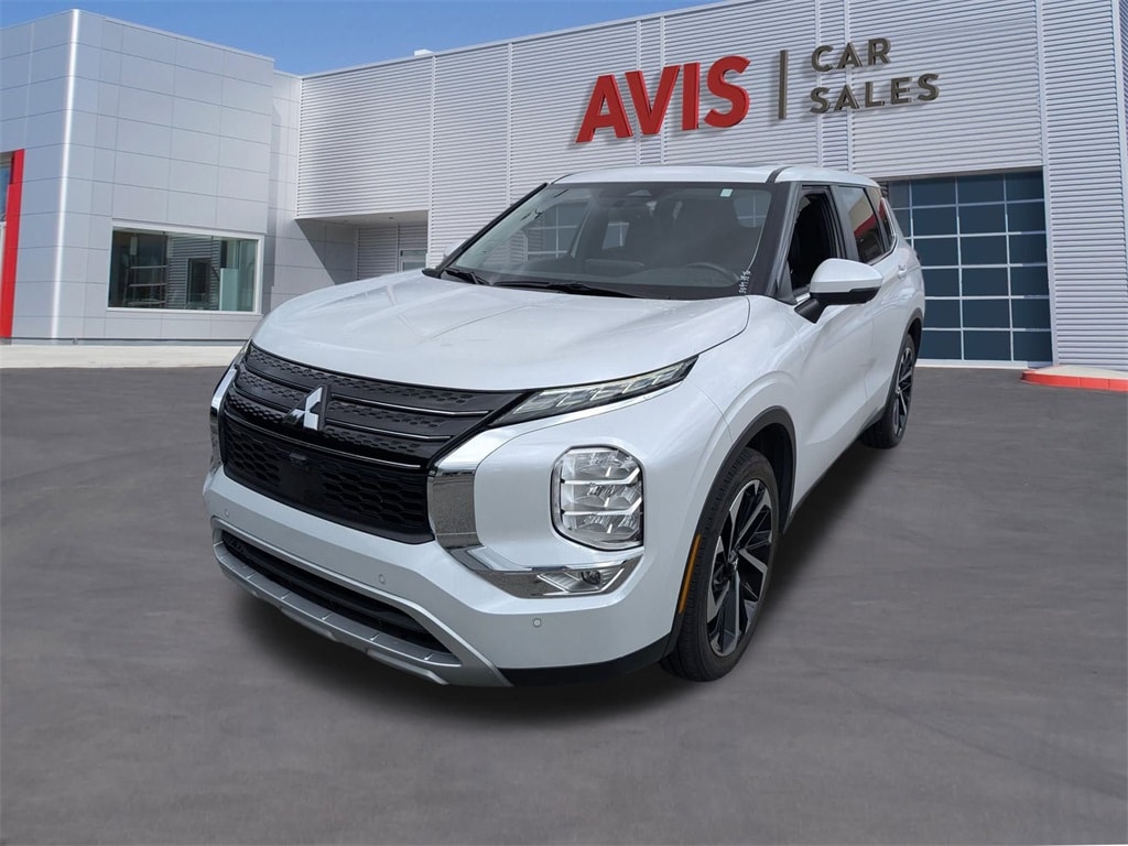 Thumbnail: 2024 Mitsubishi Outlander - 1