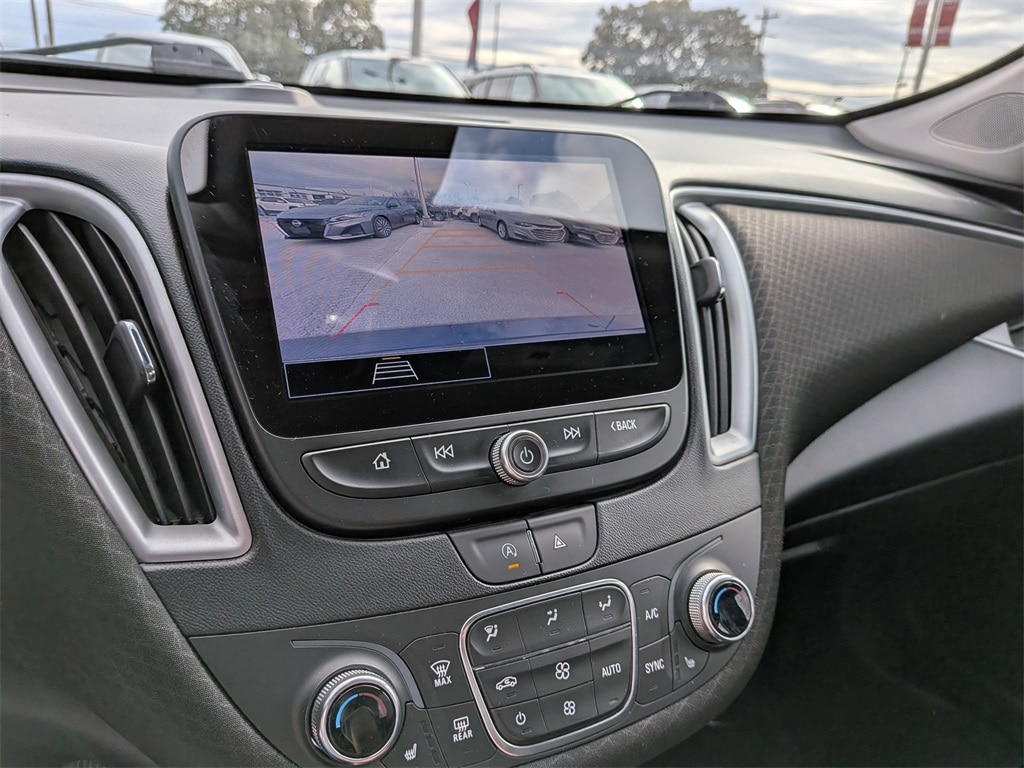 Thumbnail: 2023 Chevrolet Malibu - 17