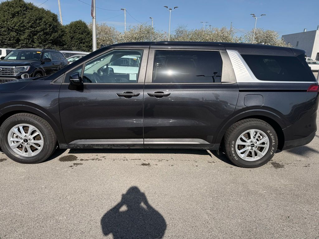 Thumbnail: 2024 Kia Carnival - 3