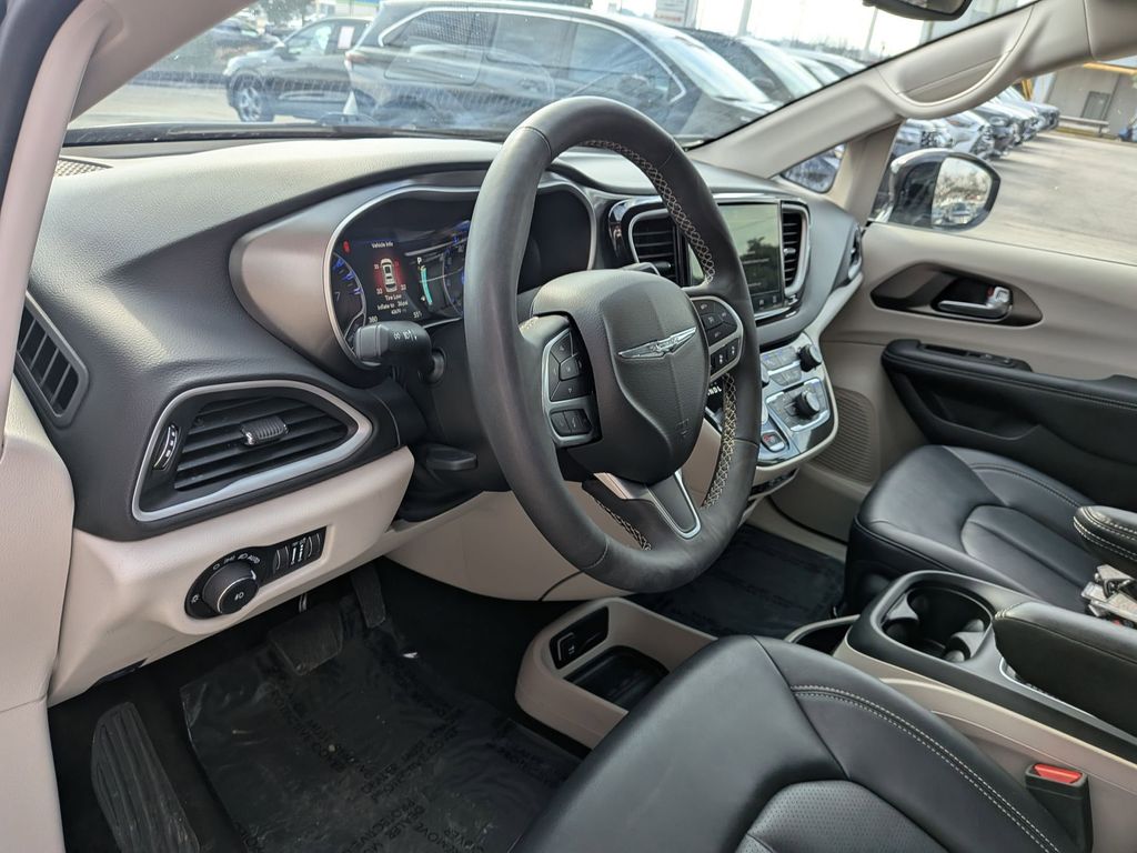 Thumbnail: 2024 Chrysler Pacifica - 15