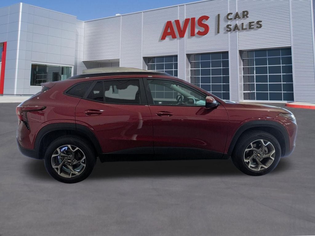 Thumbnail: 2025 Chevrolet Trax - 5