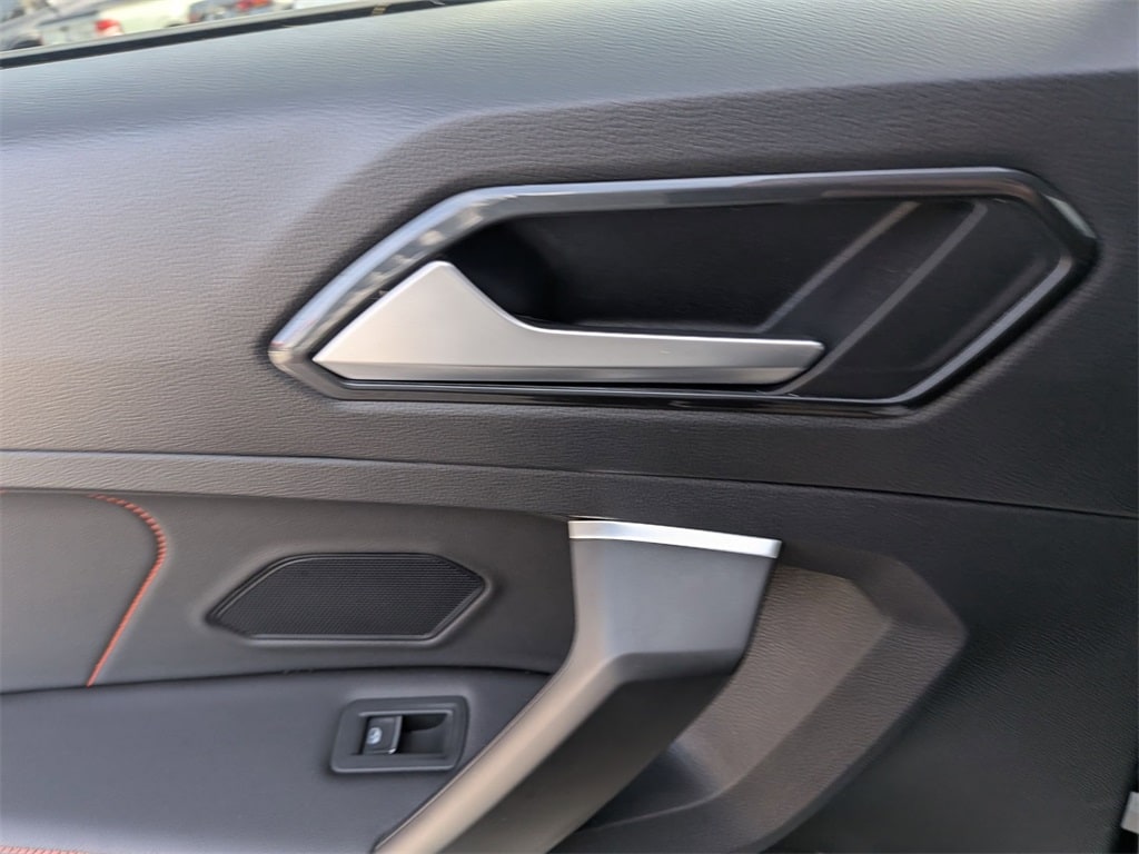 Thumbnail: 2024 Volkswagen Tiguan - 24