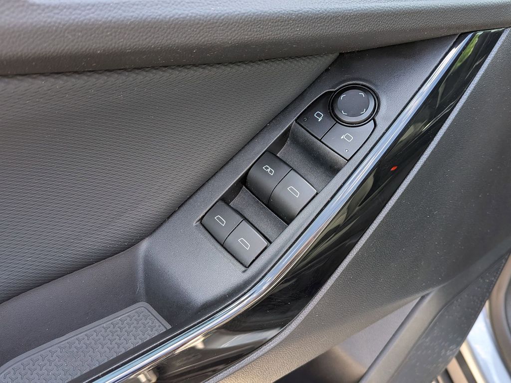 Thumbnail: 2025 Chevrolet Equinox - 10
