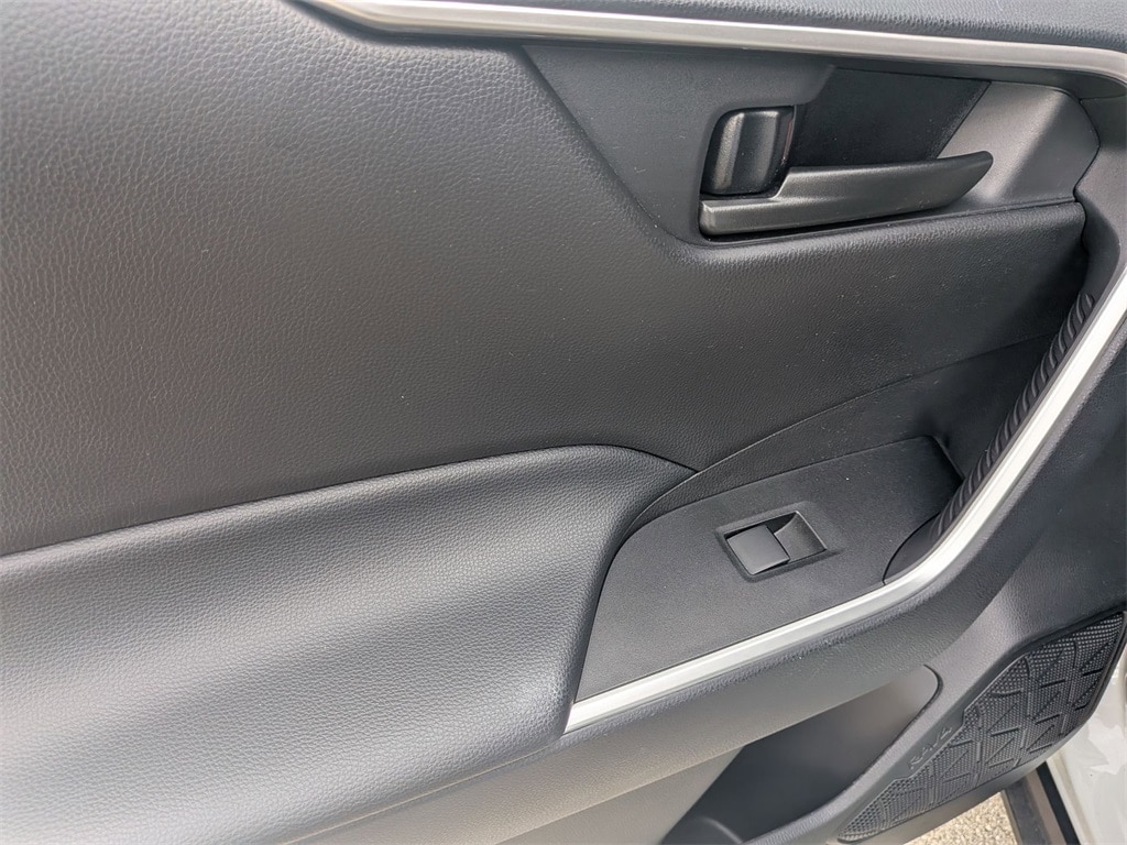 Thumbnail: 2025 Toyota RAV4 - 27