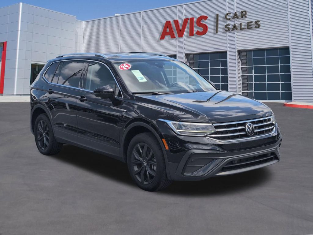Thumbnail: 2024 Volkswagen Tiguan - 3