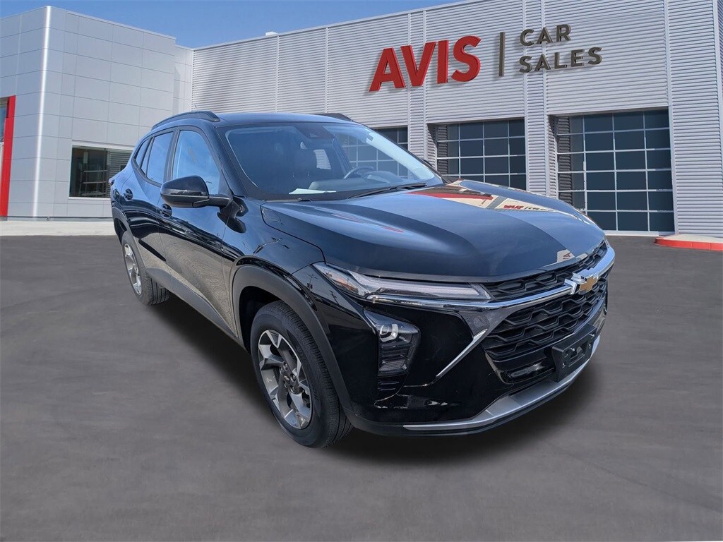 Thumbnail: 2025 Chevrolet Trax - 3