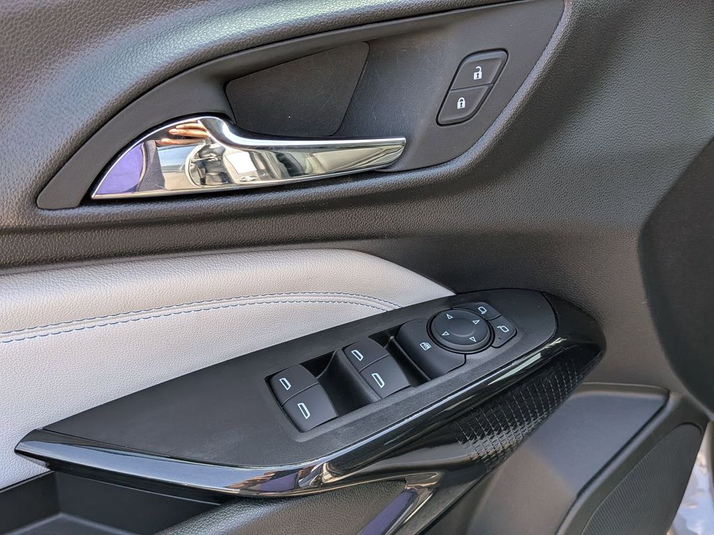 Thumbnail: 2025 Chevrolet Trax - 13