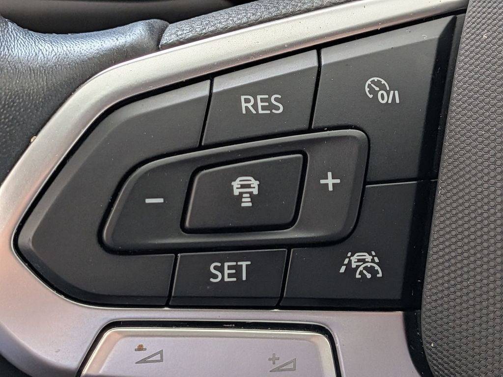 2025 Volkswagen Jetta Sport - Photo 25