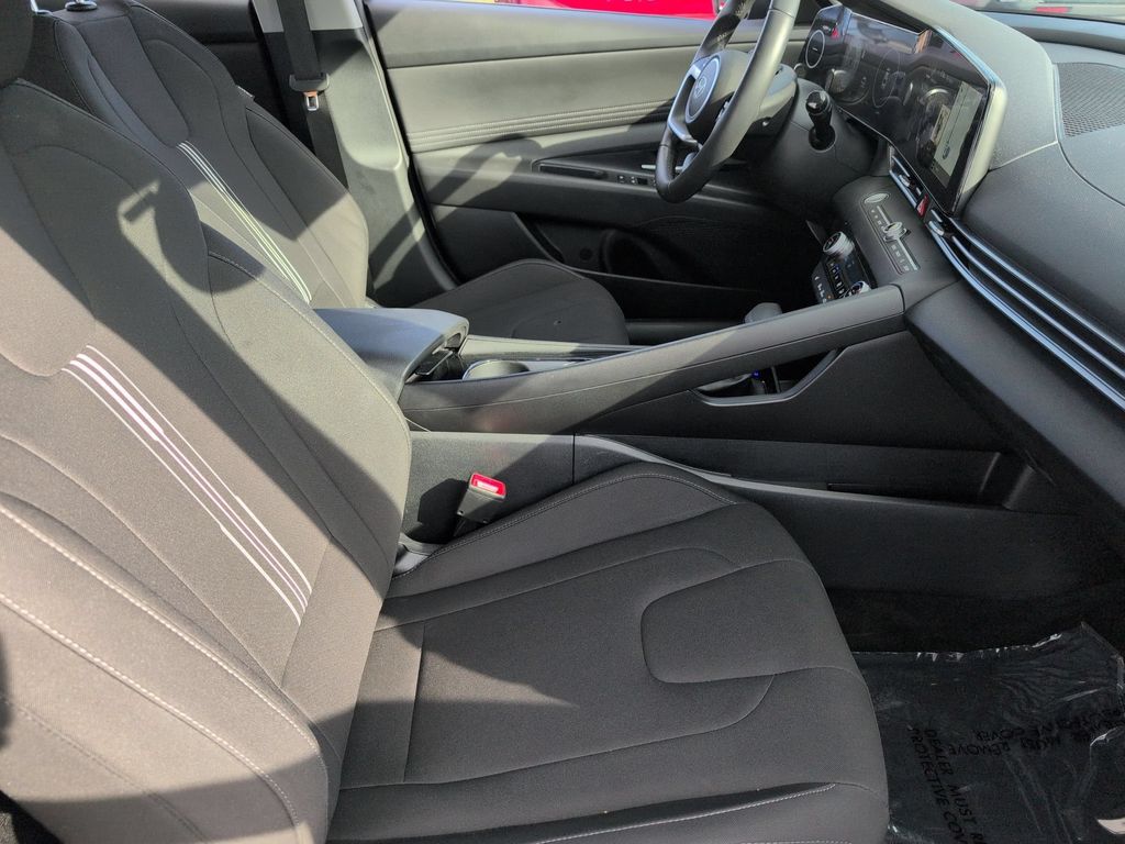 Thumbnail: 2025 Hyundai Elantra - 31