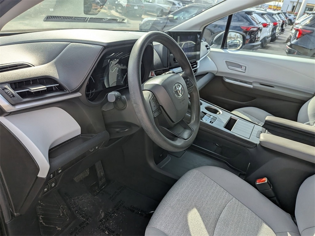 Thumbnail: 2025 Toyota Sienna - 15