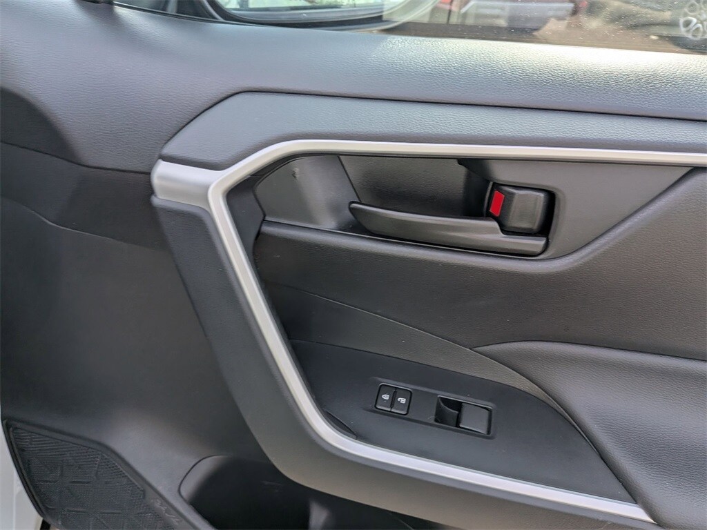 Thumbnail: 2025 Toyota RAV4 - 31