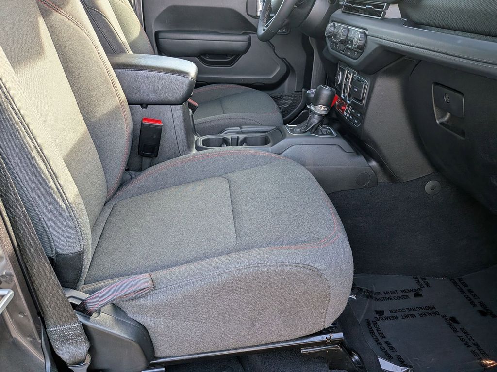 Thumbnail: 2025 Jeep Wrangler - 29