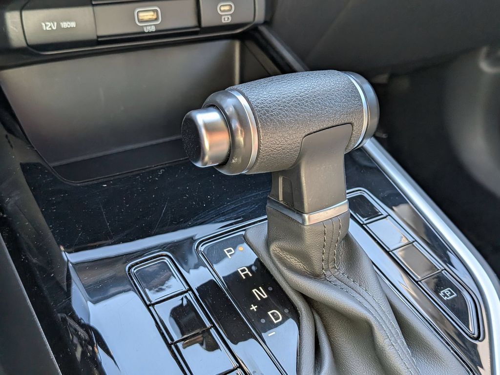 Thumbnail: 2025 Kia Niro - 18