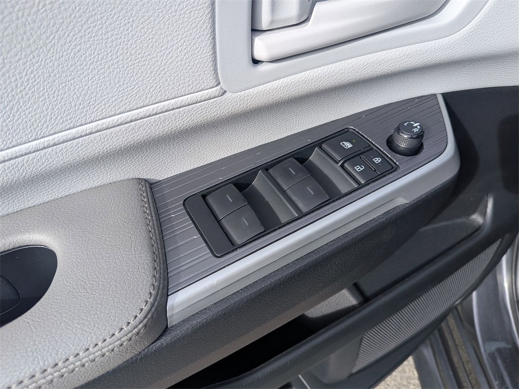 Thumbnail: 2025 Toyota Sienna - 13