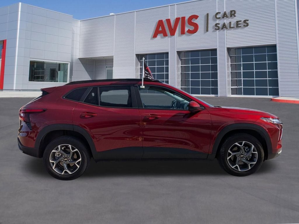 Thumbnail: 2025 Chevrolet Trax - 5