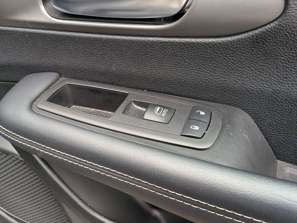 Thumbnail: 2025 Chrysler Pacifica - 34