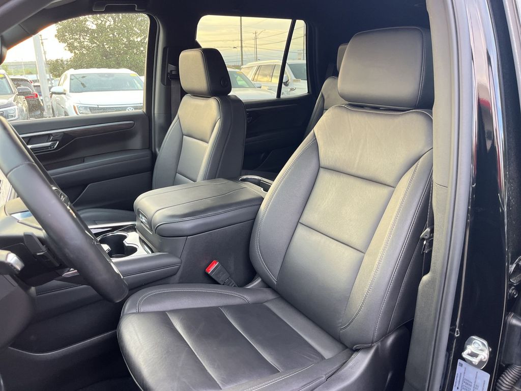 Thumbnail: 2025 Chevrolet Tahoe - 25