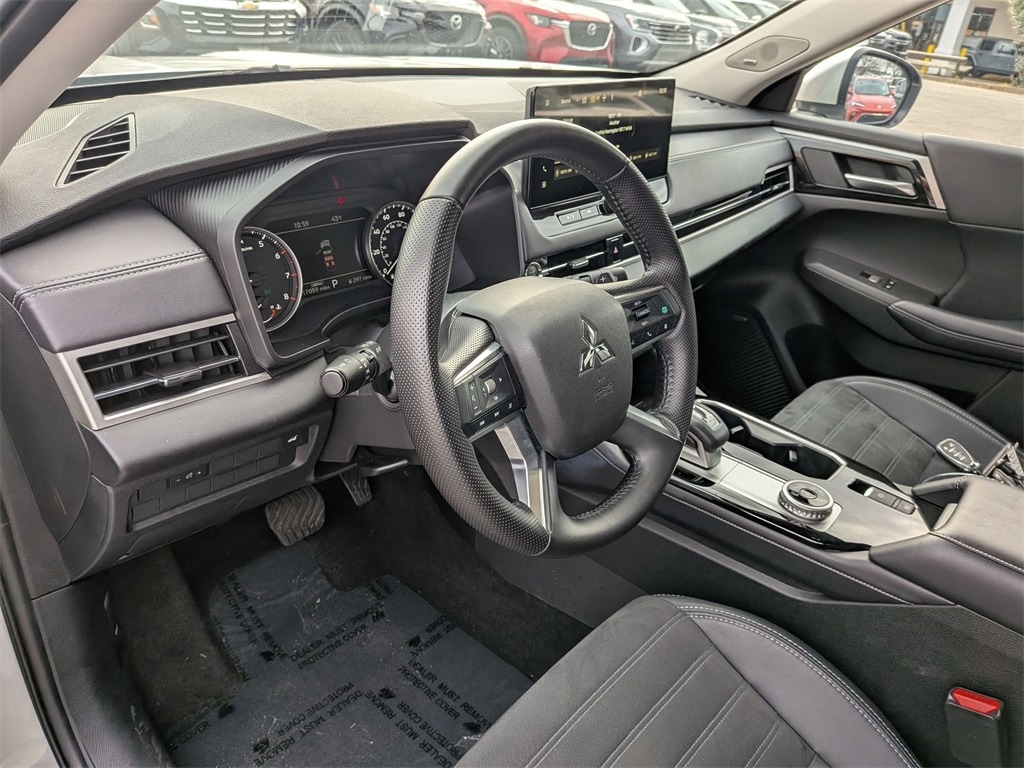 Thumbnail: 2025 Mitsubishi Outlander - 15