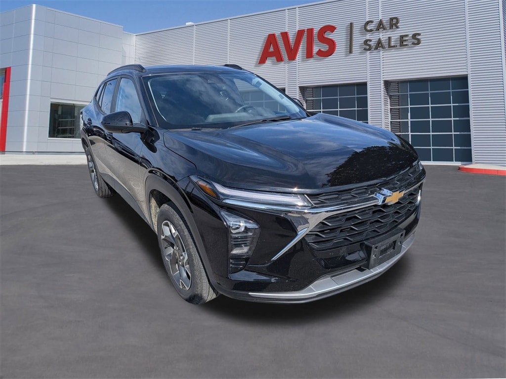 Thumbnail: 2025 Chevrolet Trax - 3