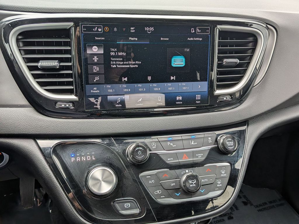 Thumbnail: 2025 Chrysler Pacifica - 17