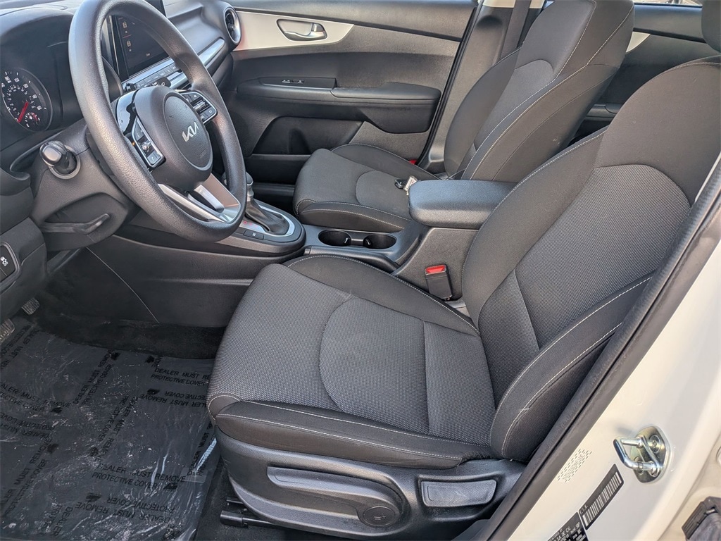 Thumbnail: 2024 Kia Forte - 24