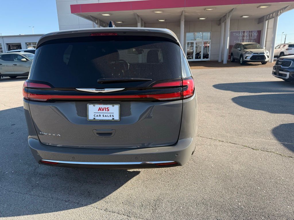Thumbnail: 2025 Chrysler Pacifica - 6